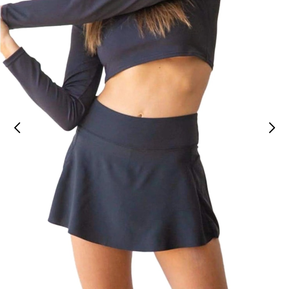*NWT* MONO B BASELINE SKORT BLACK & JUNGLE CAMO